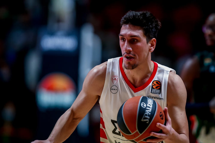 Ο MVP Βεζένκοβ, η τρέλα του Λαρεντζάκη και τα βολικά αποτελέσματα