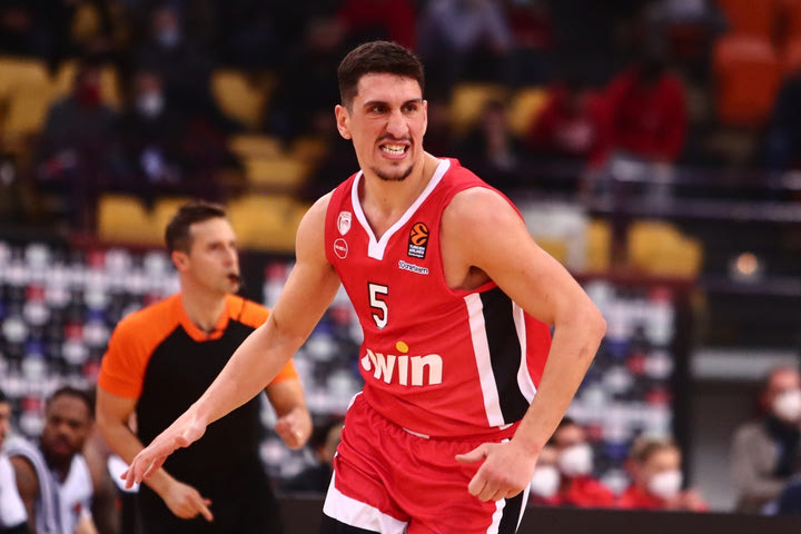 Final Four, Κύπελλο Ελλάδας: Ο Λαρεντζάκης σε χρέη κάμεραμαν στο γλέντι του Ολυμπιακού στην Κρήτη