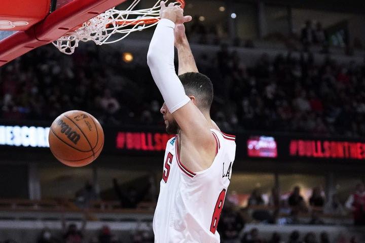 NBA: Ο ΛαΒίν τρέλανε το Σικάγο με εντυπωσιακό κάρφωμα 360 μοιρών