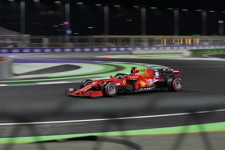 Η Ferrari έκανε σαν καινούρια την SF21 του Λεκλέρκ στην Τζέντα