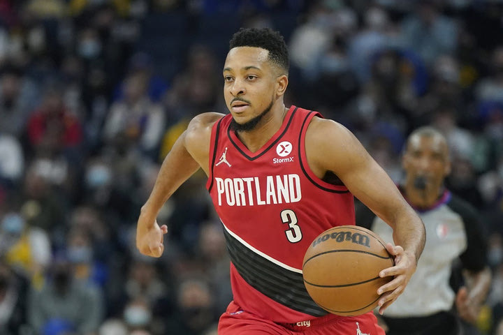 NBA: Πρόβλημα στον δεξιό πνεύμονα ο ΜακΚόλουμ των Μπλέιζερς, εκτός επ’ αόριστον