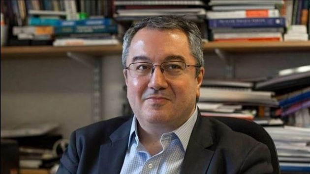 «Προσβλητική» και «Ρατσιστική» χαρακτηρίζει η Ιερά Σύνοδος ανάρτηση του Ηλ. Μόσιαλου στο Facebook