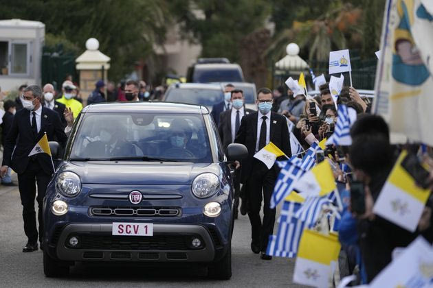 Άθεοι, αριστεροί, σκεπτικιστές αγάπησαν ξάφνου το Βατικανό και τον Πάπα