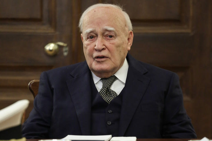 Πέθανε ο Κάρολος Παπούλιας