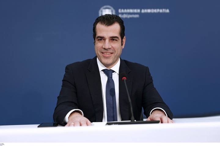 Πλεύρης: “Χάρηκα για τη νίκη του Ολυμπιακού, θα μας αναγκάσουν οι φίλαθλοι να πάρουμε μέτρα για τα γήπεδα”