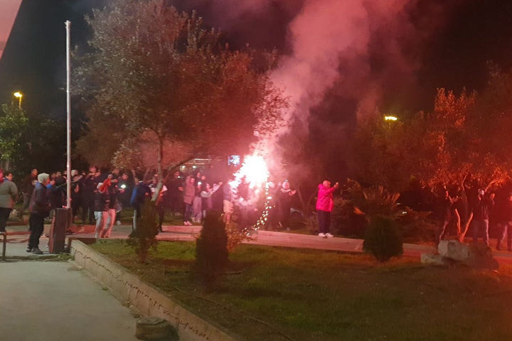 Ολυμπιακός: Αποθέωση στο ΣΕΦ για τους θριαμβευτές του ΟΑΚΑ