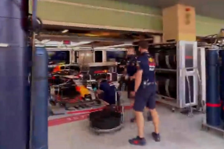 Formula 1, Άμπου Ντάμπι: Ο Τσιτσιπάς στα paddocks της Red Bull, στηρίζει τον Φερστάπεν
