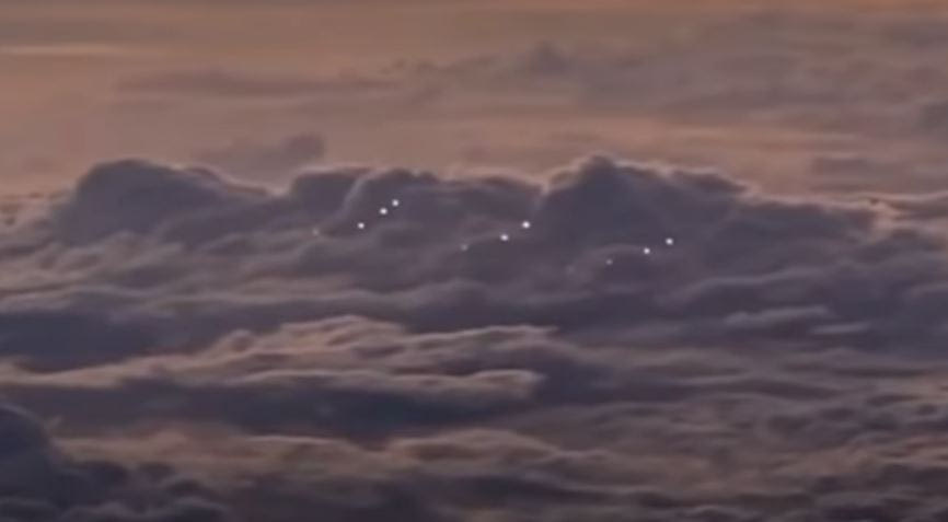 Δύο διαφορετικά βίντεο με «στόλους» UFO προκαλούν αίσθηση στις ΗΠΑ