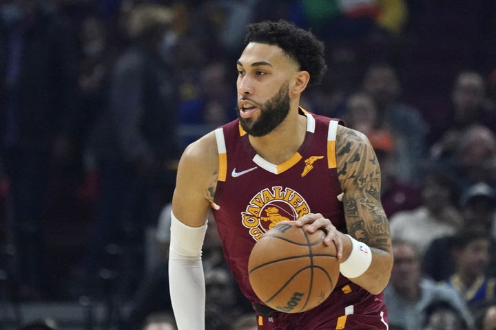 NBA: Βάλενταϊν αντί Ρόντο στους Λος Άντζελες Λέικερς, αλλά κι άμεση αποδέσμευση