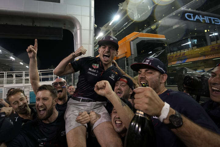 Formula 1, Άμπου Ντάμπι: Οι πανηγυρικές αναρτήσεις του Φερστάπεν για τον τίτλο