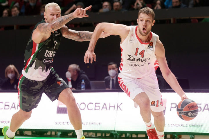 Οι καλύτερες στιγμές του MVP Βεζένκοβ στη νίκη του Ολυμπιακού κόντρα στην Ούνικς