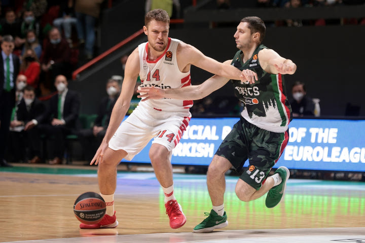 Ούνικς Καζάν – Ολυμπιακός 84-87: Άλωσε με Σάσα Βεζένκοβ το Καζάν στην παράταση και φουλάρει για playoffs