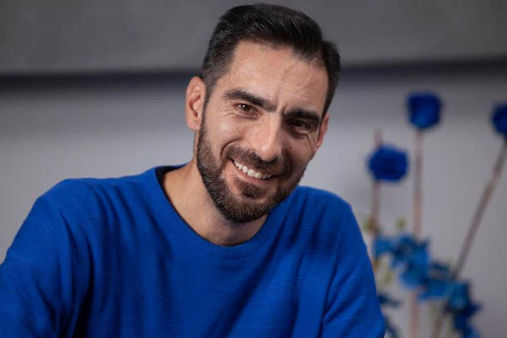 Πατέρας και γιος ξανασμίγουν σε πάρτι γενεθλίων-έκπληξη – Η συγκινητική ιστορία από έναν πράκτορα ΟΠΑΠ