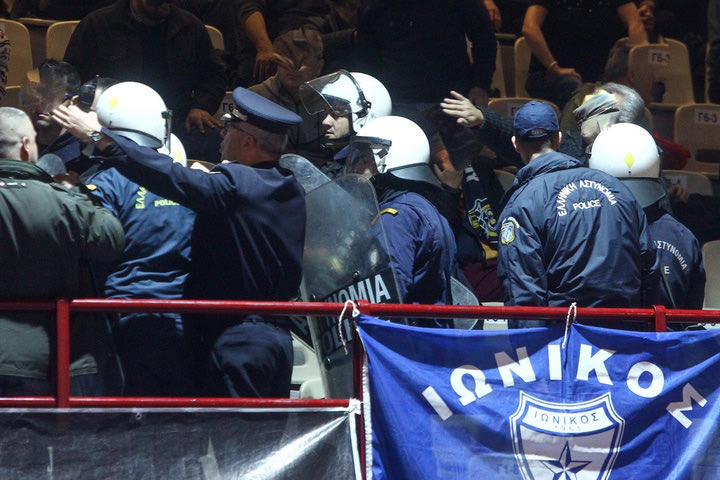 Επεισόδια στη Νίκαια με οπαδούς του Ιωνικού και της Προοδευτικής