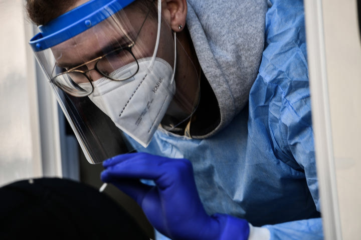 Κορονοϊός: Ρεκόρ με 50.126 κρούσματα σήμερα στην Ελλάδα – 61 νεκροί και 619 διασωληνωμένοι