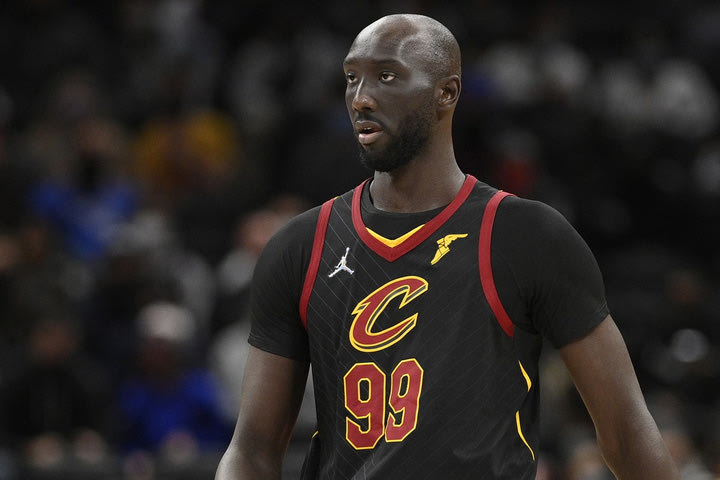NBA: Οι Κλίβελαντ Καβαλίερς αποδέσμευσαν τον ύψους 2μ.29 Τάκο Φολ