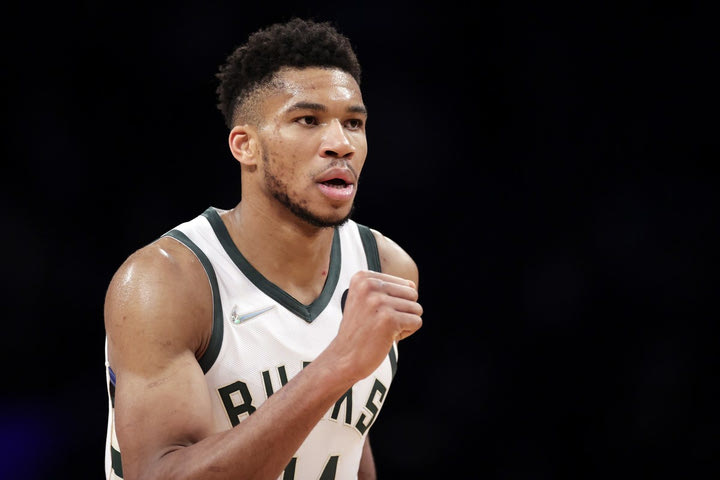 Μπακς – Γουόριορς 118-99: Αντετοκούνμπο και Μιλγουόκι έκαναν σκόνη και θρύψαλα τους Splash Brothers