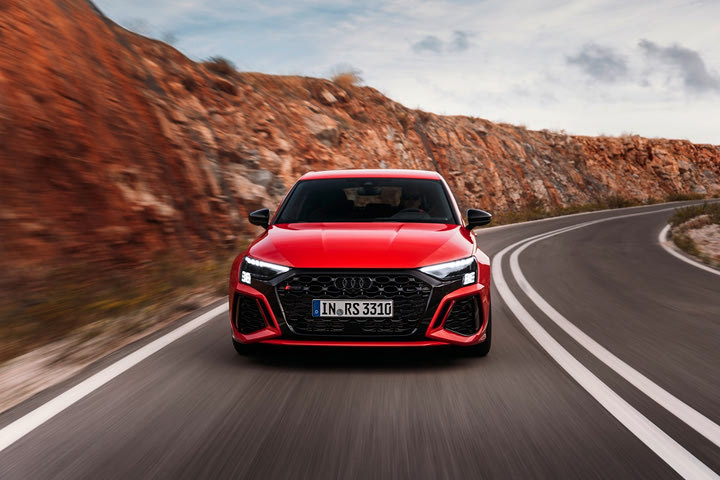 Το νέο Audi RS 3 ήρθε στην Ελλάδα – Πόσο κοστίζει και τι τέλη κυκλοφορίας πληρώνει