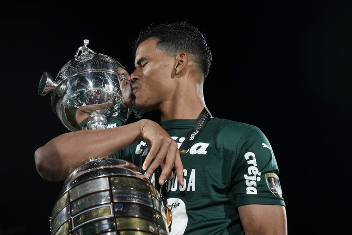 Ο Ζουλιέν Φουρνιέ στο SPORT24: “Θα κρατήσουμε στο ρόστερ μας τον Μπαρμπόσα”