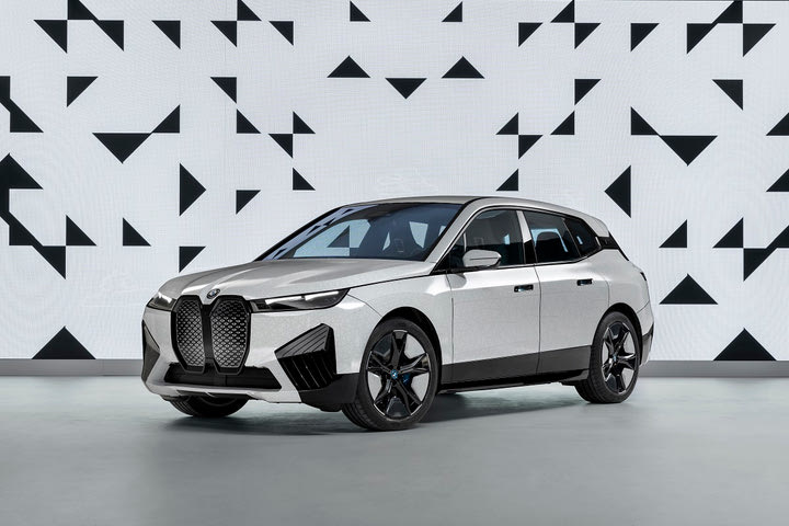 Αυτή η BMW αλλάζει χρώμα με ένα κουμπί
