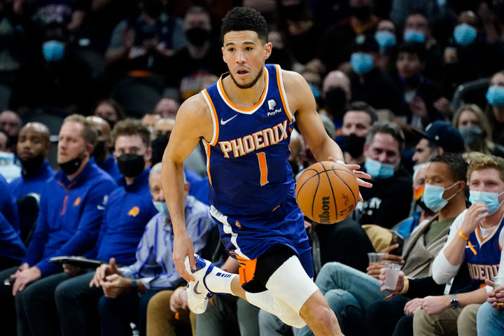 NBA: Ο Μπούκερ βγήκε από το πρωτόκολλο κορονοϊού και παίζει κόντρα στους Χιτ