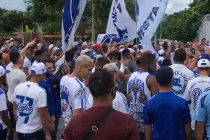 Έξαλλοι οπαδοί της Κρουζέιρο κατά Ρονάλντο: “Χοντρέ, έλα και δώσε μας εξηγήσεις”