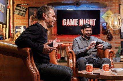 Ο Ντέμης Νικολαΐδης στην Game Night: “Εγώ έβαζα τα γκολ στον Ελευθερόπουλο, αλλά πριν αυτός έπιανε παπάδες”