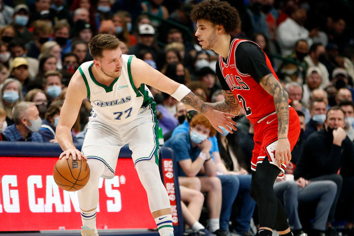 NBA: Οι Μάβερικς καθάρισαν τους Μπουλς με 113-99 και triple-double του Ντόντσιτς