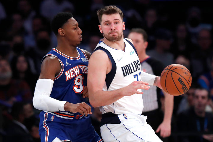 NBA, τα αποτελέσματα της βραδιάς: Κυρίαρχοι οι Νικς απέναντι στους Μάβερικς, συνεχίζουν ακάθεκτοι οι Χιτ