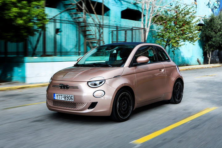 Δοκιμή Fiat 500e: Η άποψη του SPORT24 για το στιλάτο και προσιτό ηλεκτρικό Πεντακοσαράκι