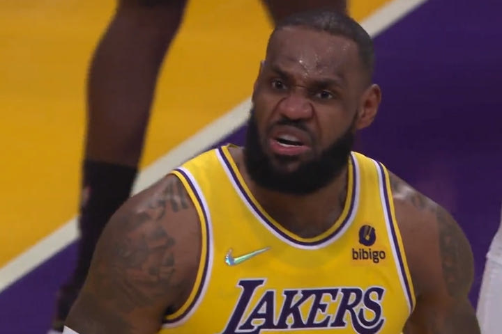 NBA, το τρομερό καλάθι του Λεμπρόν και το ξέσπασμα: “Είμαι ένας γ@μ… μπελάς”