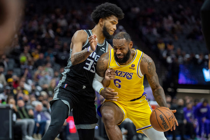 NBA: Οι Κινγκς κέρδισαν τους Λέικερς του σούπερ ΛεΜπρόν με 125-116, τέλος σε σερί έξι ηττών