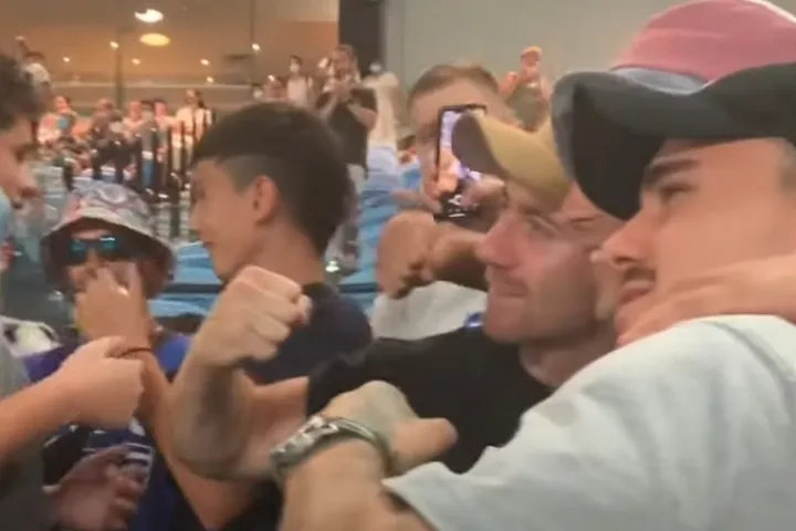 George Kambosos: Ντελίριο από Έλληνες ομογενείς που τον συνάντησαν στο Australian Open