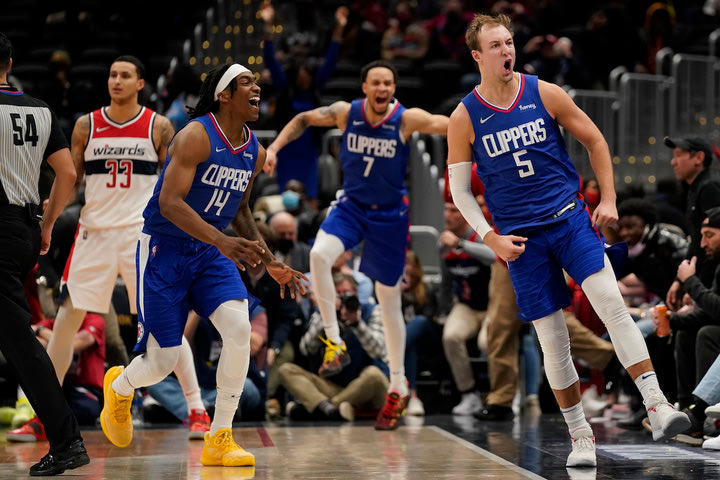NBA, τα αποτελέσματα της βραδιάς: Σούπερ Γιόκιτς στη δύσκολη νίκη των Νάγκετς, ο Κενάρντ έγινε ο ήρωας των Κλίπερς