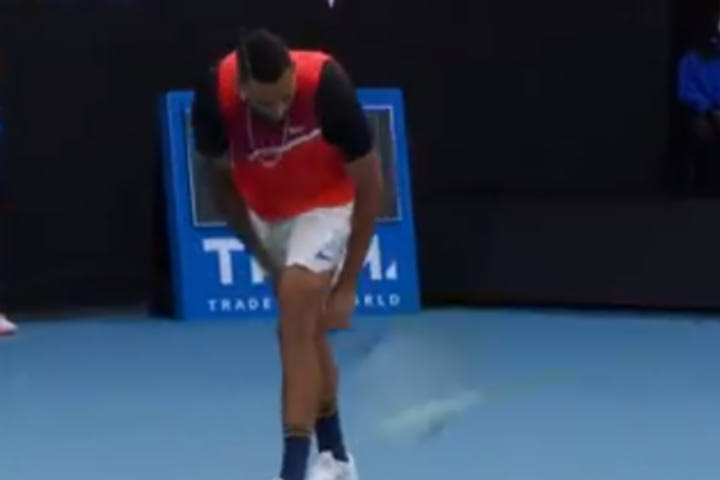 Australian Open: Ο Κύργιος έκανε σερβίς ανάμεσα από τα πόδια και οι θεατές ξετρελάθηκαν