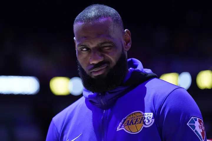 Συναγερμός στο NBA με ΛεΜπρόν Τζέιμς: Φήμη ότι οι Λέικερς θα αποδεσμεύσουν τον Βασιλιά