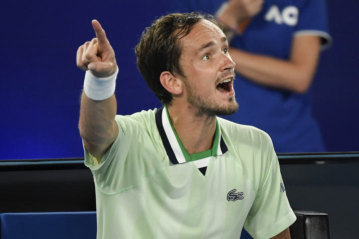 Australian Open: Πρόστιμο άνω των 10.000 ευρώ στον Μεντβέντεφ για το “είσαι ηλίθιος” στον διαιτητή