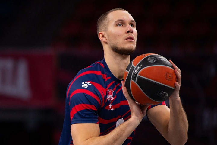 Μπασκόνια: Χειρουργήθηκε ο Σεντεκέρσκις