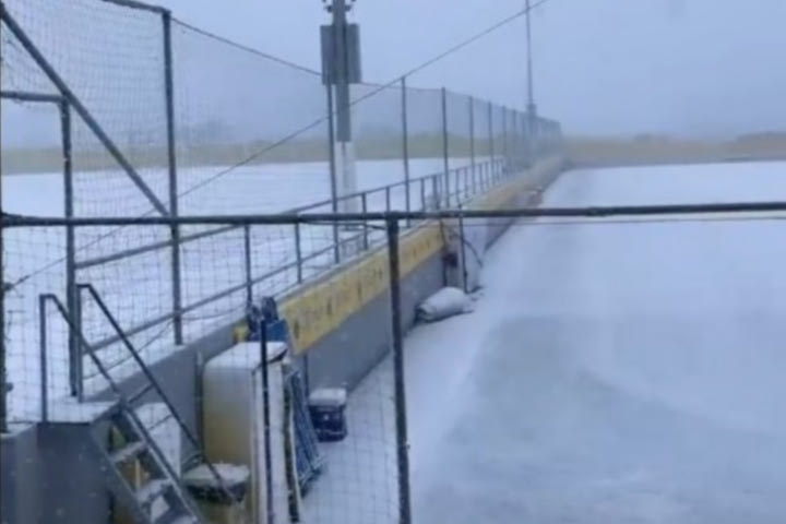 ΑΕΚ: Ξεκίνησε νωρίς το πρωί ο απεγκλωβισμός από το προπονητικό στα Σπάτα