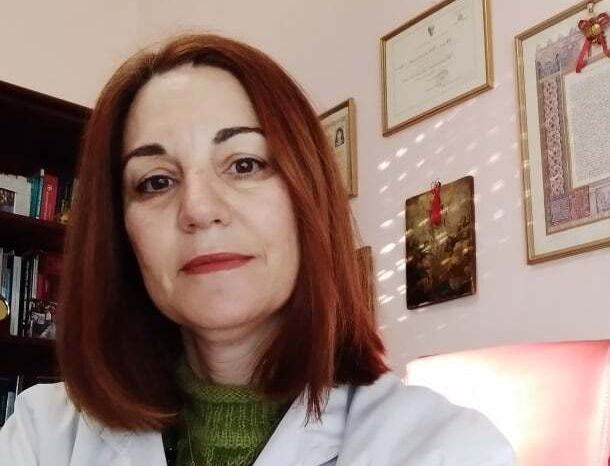 Η πνευμονολόγος που εξέτασε το πρώτο θύμα στην Ελλάδα: Η κόρη μου με φωνάζει «κορονο-γιατρίνα»