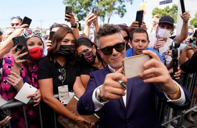 Παλάτια κτισμένα στην άμμο τα social media των διεθνών αστέρων με τους μισούς ακολούθους να είναι ψεύτικοι