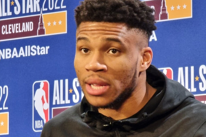 Γιάννης Αντετοκούνμπο στο SPORT24: “Βούρκωσα στη σκηνή, υποτίθεται δεν θα έφτανα εδώ”