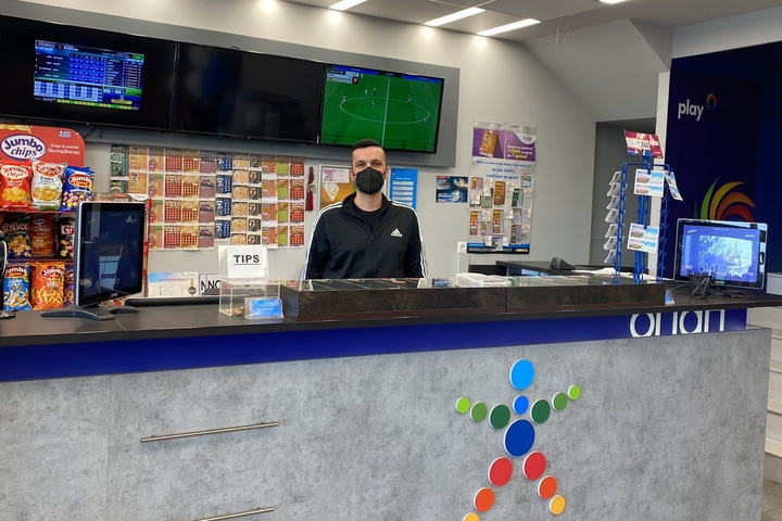 Στη Μυτιλήνη το «χρυσό» δελτίο που κέρδισε 8,7 εκατ. ευρώ στο ΤΖΟΚΕΡ – Τι λέει ο υπεύθυνος του τυχερού καταστήματος ΟΠΑΠ