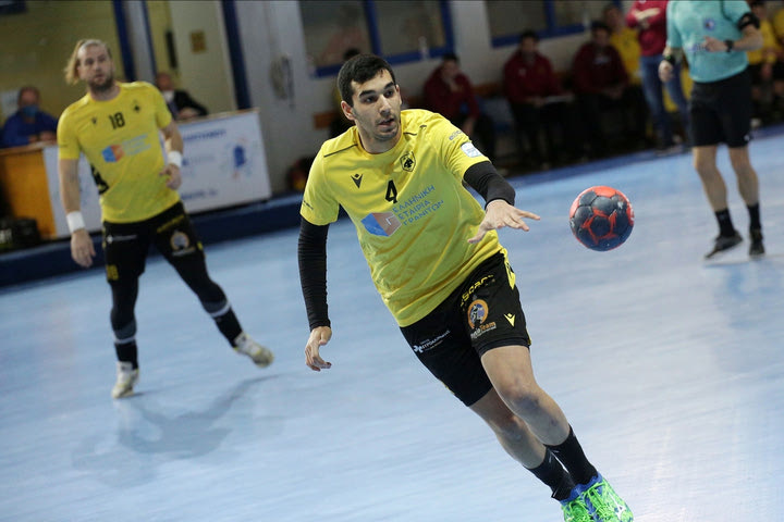 Γκρούντφος – ΑΕΚ 25-24: Πέταξε στα σκουπίδια τη διαφορά πέντε γκολ και ηττήθηκε
