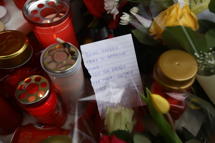 Δολοφονία Άλκη: “Κλαίω σαν αδελφή, σαν μάνα, σαν θεία”, το σημείωμα στον τόπο του εγκλήματος