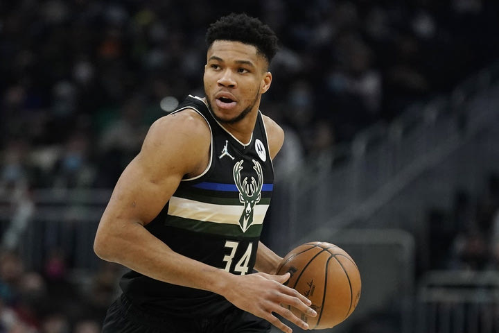 NBA: Το status του Γιάννη Αντετοκούνμπο για το αποψινό Μπακς – Πέισερς