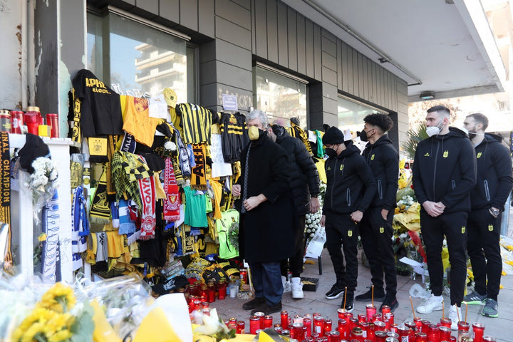 Δολοφονία 19χρονου Άλκη: Αντιπροσωπεία της ΚΑΕ Άρης επισκέφτηκε το σημείο της δολοφονίας