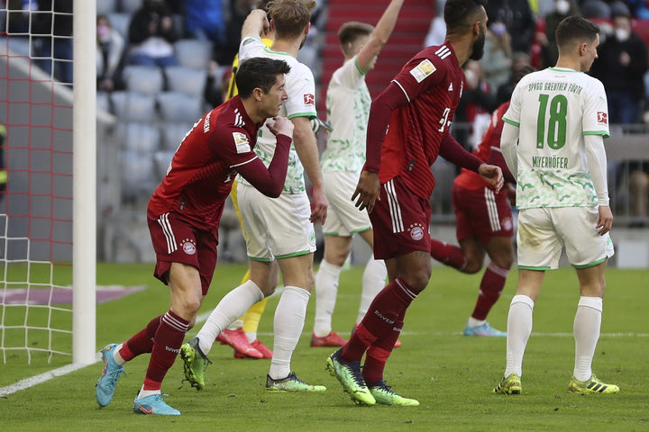 Μπάγερν – Γκρόιτερ Φιρτ 4-1: Ο Λεβαντόβσκι απέτρεψε τη νέα γκέλα
