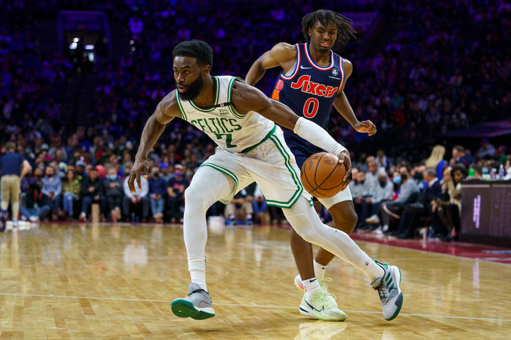 NBA: Πλήρεις οι Σέλτικς, χωρίς δύο οι Μπακς στο Game 1 των ημιτελικών της Ανατολής