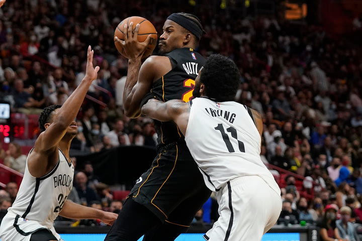 NBA: Οι Χιτ κέρδισαν τους Νετς με 115-111 υποχρεώνοντάς τους στην 11η σερί ήττα